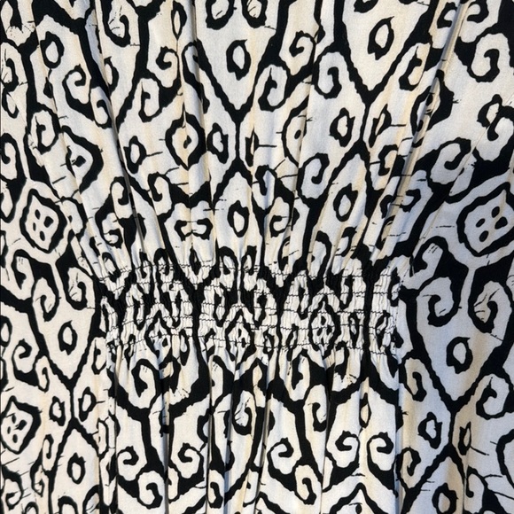 Soft Surroundings Black and White Notched Collar Blouse with Back Elastic Size L - Picture 6 of 8